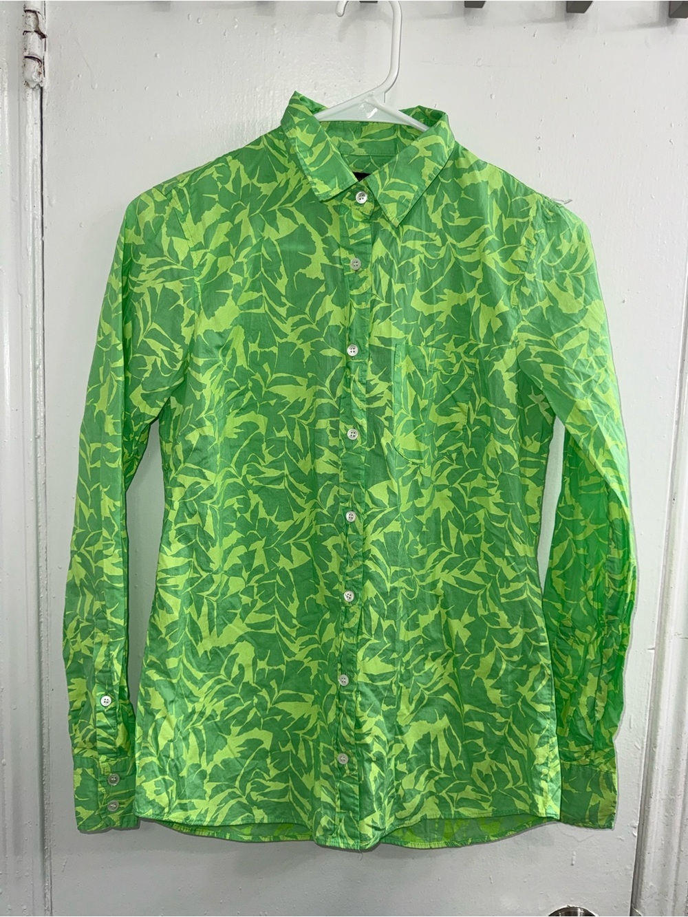 Crew "boy" button-down shirt featuring a bright lime green tropical size 0